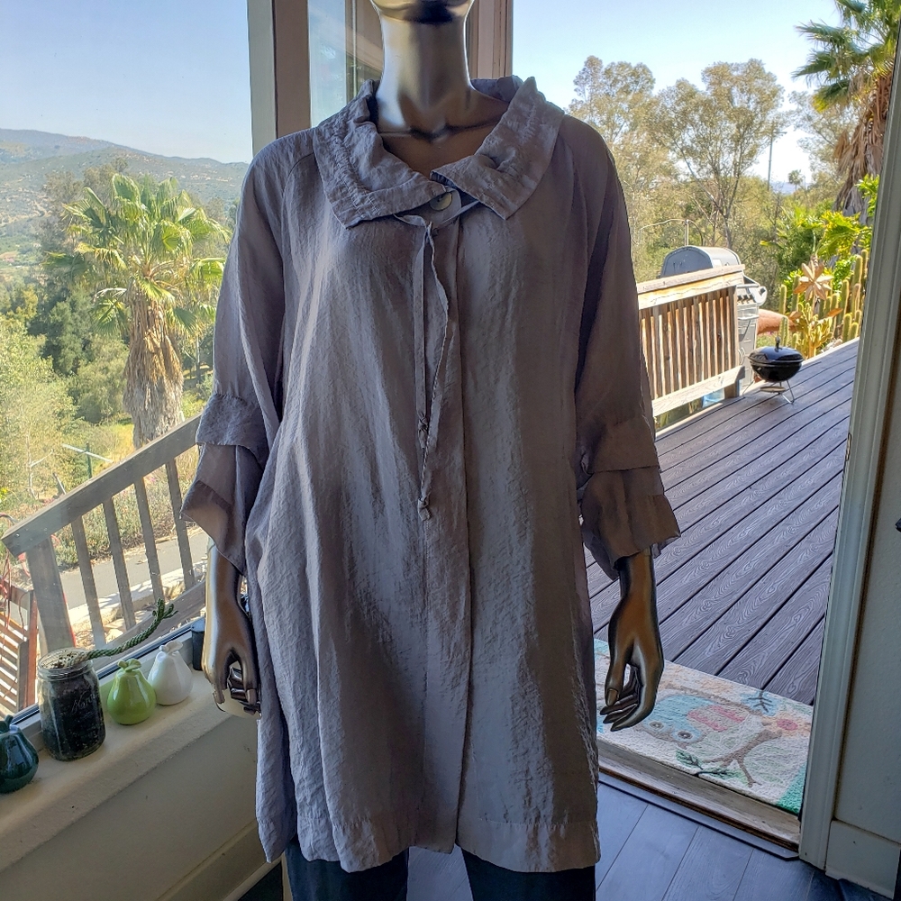 Cut Loose 3/4 Sleeve Button Down Tunic